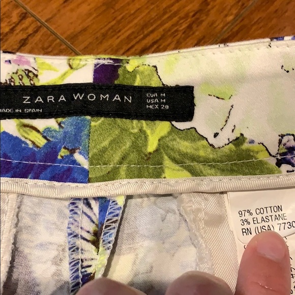 Zara Vibrant Floral Shorts size M - like new - Picture 8 of 8